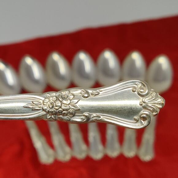 8X Tsp Rogers Oneida “VALLEY ROSE”, 1956 Silver Plated Teaspoons Floral - Picture 1 of 15